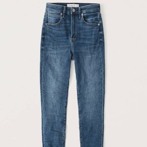 A&F CURVE LOVE HIGH RISE SUPER SKINNY ANKLE JEANS